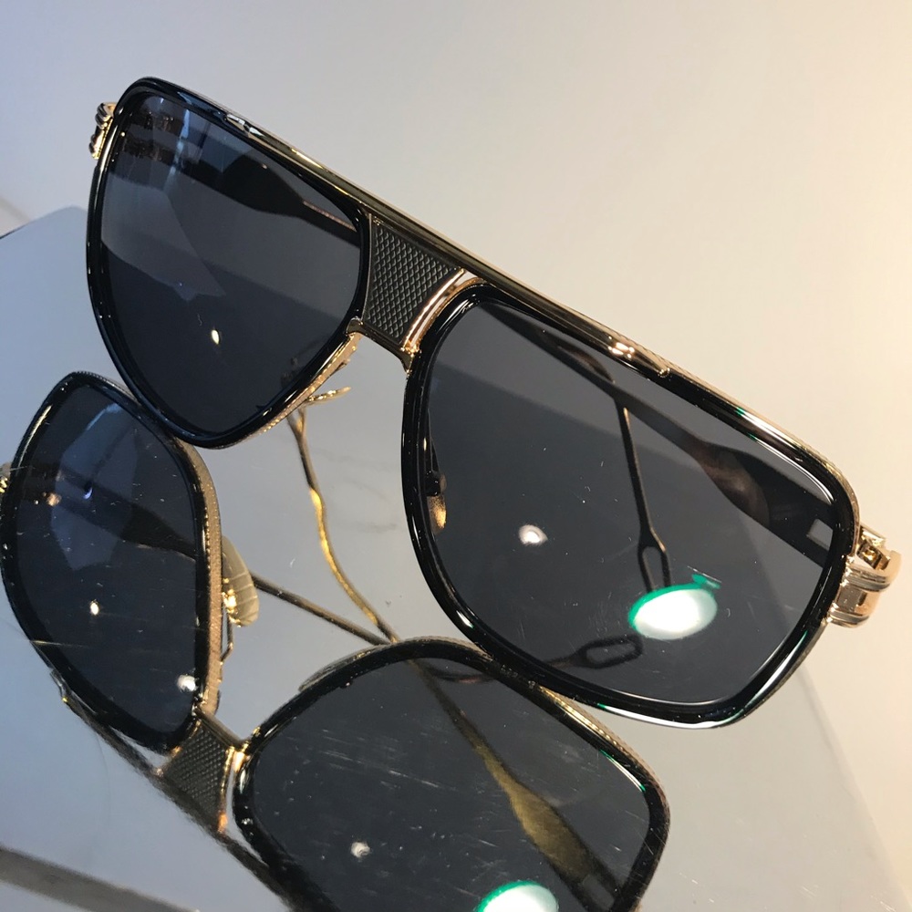 Zillionaire Shades w/Black Frame NWT